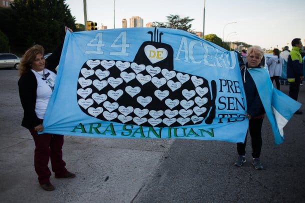 Nueva marcha de familiares de los tripulantes del ARA San Juan a la base naval de Mar del Plata por "Verdad y Justicia"