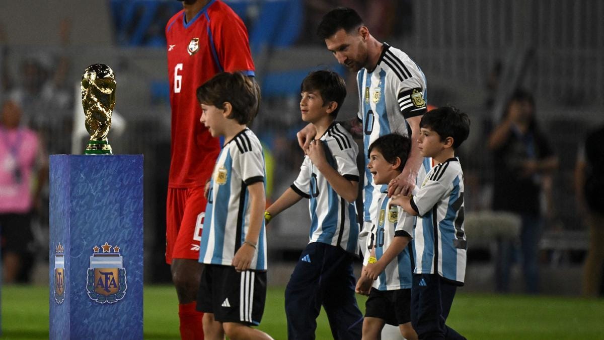 Argentina le ganó a Panamá 2 a 0 en su primer partido como campeona del mundo