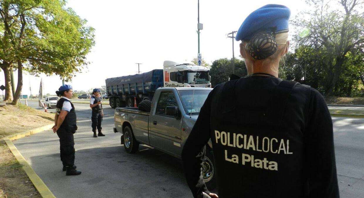 Marcha contra Policía Local de La Plata luego de que agente borracho abriera fuego en una disco
