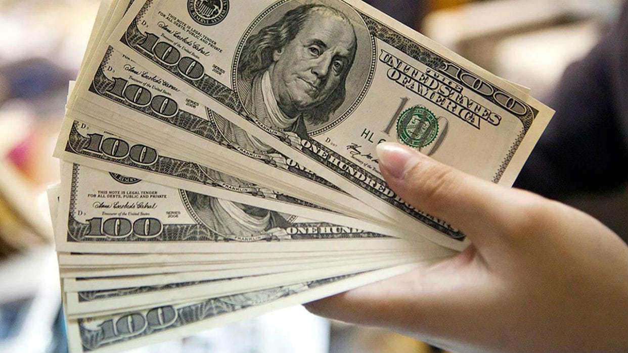 ¿Devaluación encubierta?: El dólar "solidario" ya cuesta más de $130
