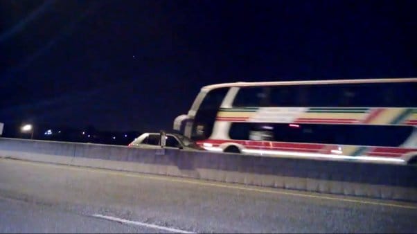 Video muestra a automovilista conduciendo en contramano por autopista bonaerense