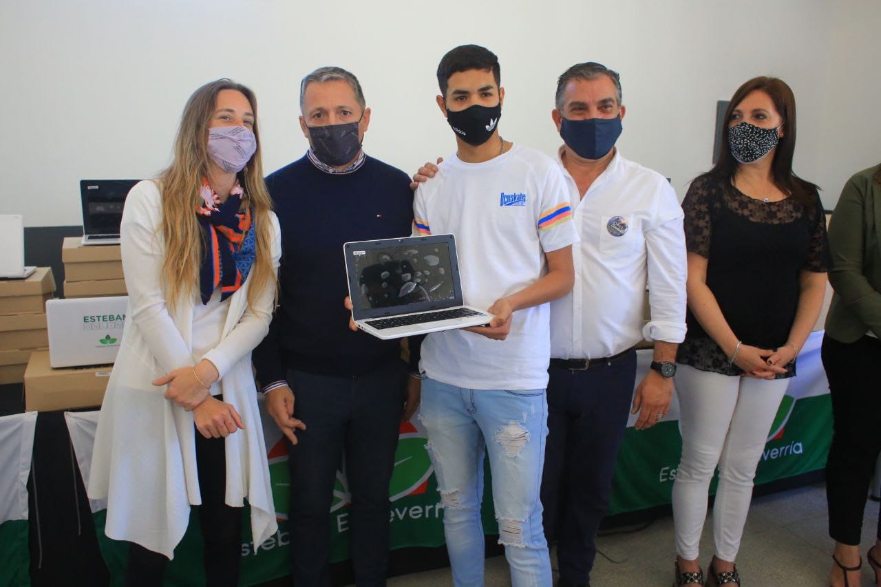 Esteban Echeverría: Gray y Agustina Vila inauguraron la Escuela Secundaria N° 21 de El Jagüel