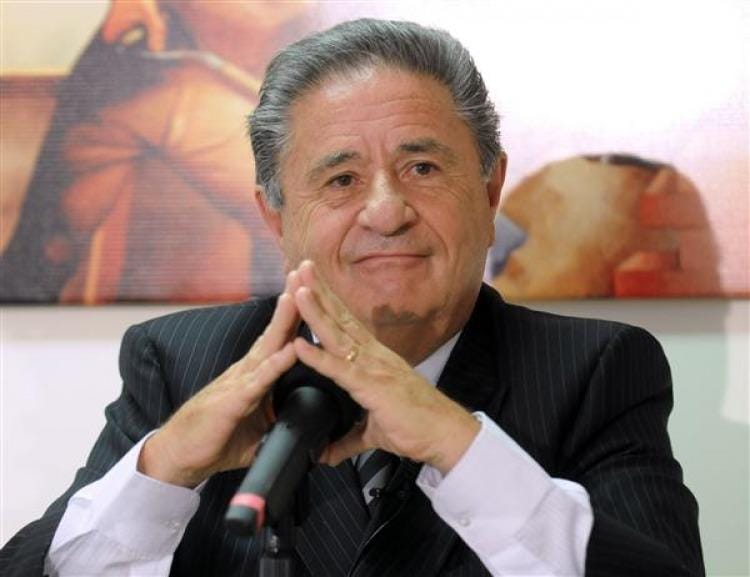 Aseguran que Duhalde quiere reorganizar el PJ para ayudar a gobernar a Macri