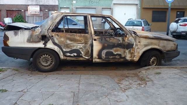 Ataque mafioso a la hermana de Luciano Arruga: Le prendieron fuego el auto