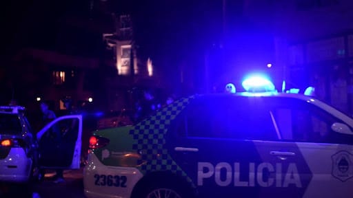 Mar del Plata: Hombre atacó con un cuchillo a mujer policía y otro uniformado la defendió a los tiros