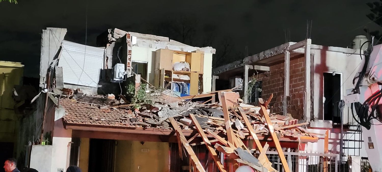 Explotó una casa en Almirante Brown: Murió un hombre de 97 años