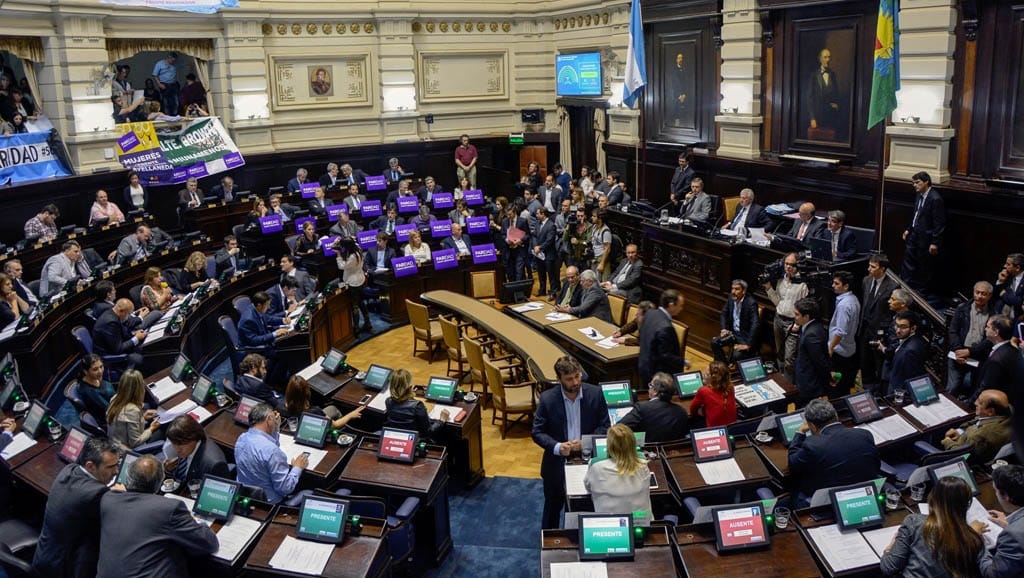 Aprobaron Ley de Paridad, que garantiza la mitad de los cargos electivos para mujeres en provincia de Buenos Aires