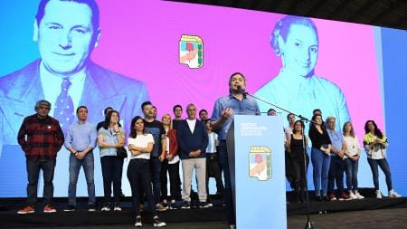 Apremiados por el inicio de la campaña electoral, el PJ bonaerense se reúne en La Plata para definir las estrategias