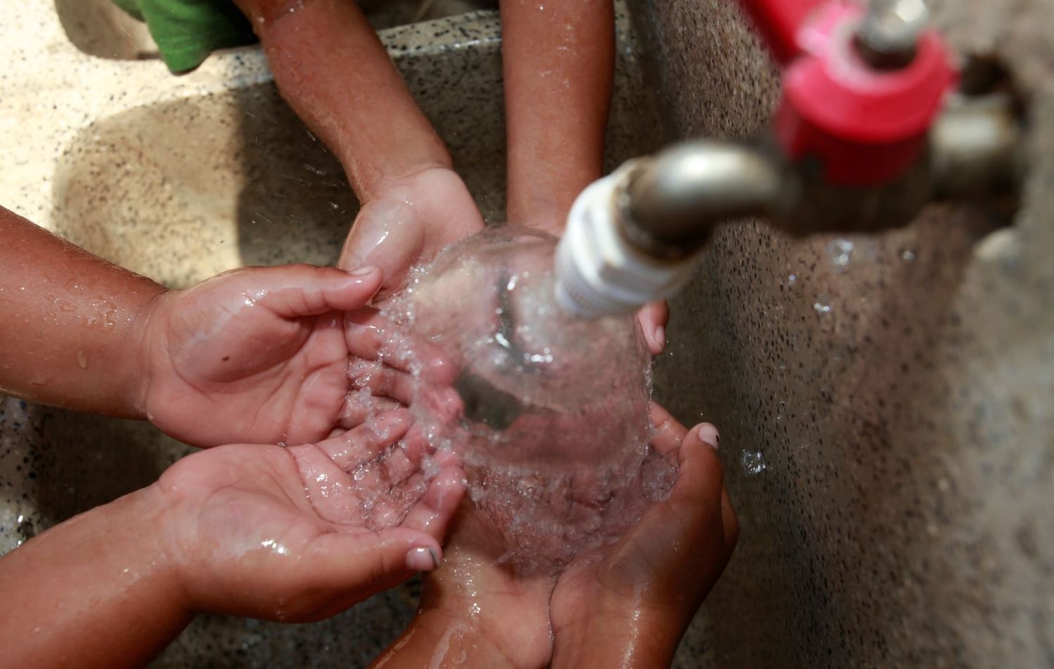 Arsénico en el agua: Municipios exigen que ABSA tome medidas
