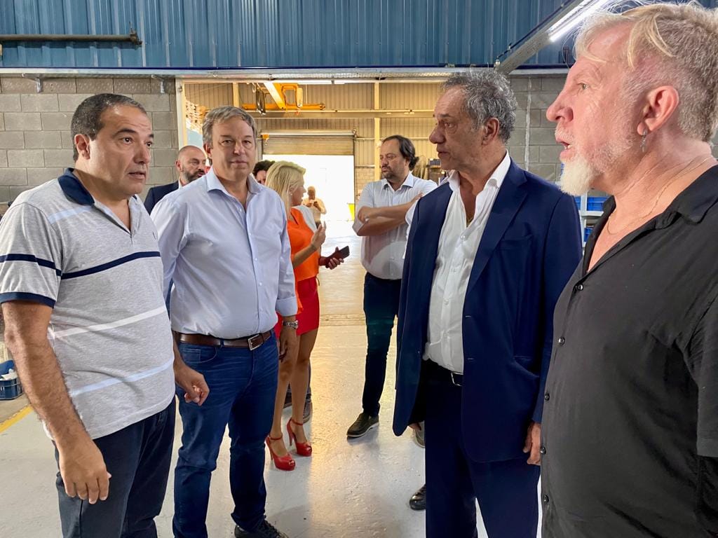 Burzaco: Scioli y Cascallares recorrieron una de las fábricas de grifería más importante del país
