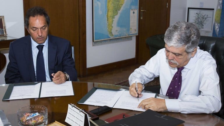 Scioli firmó acuerdo energético con De Vido para congelar tarifas en Provincia