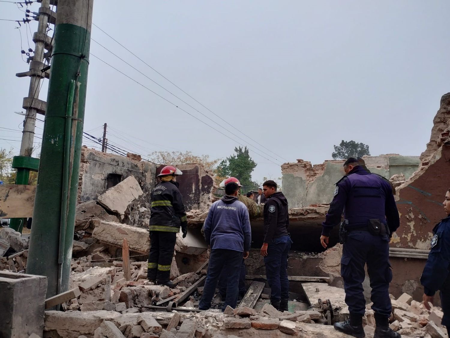 Derrumbe de una obra en construcción en Ituzaingó: Hallaron muerto al obrero que era buscado entre los escombros