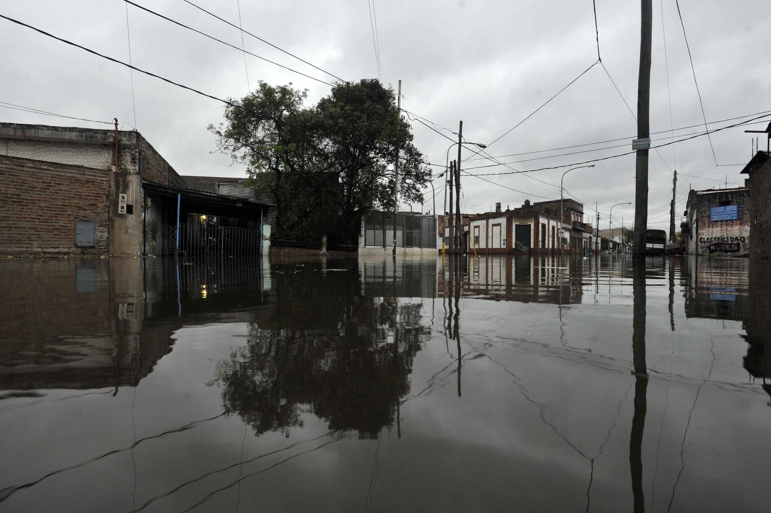 Scioli: "Tenemos prácticamente la mitad de la provincia inundada"