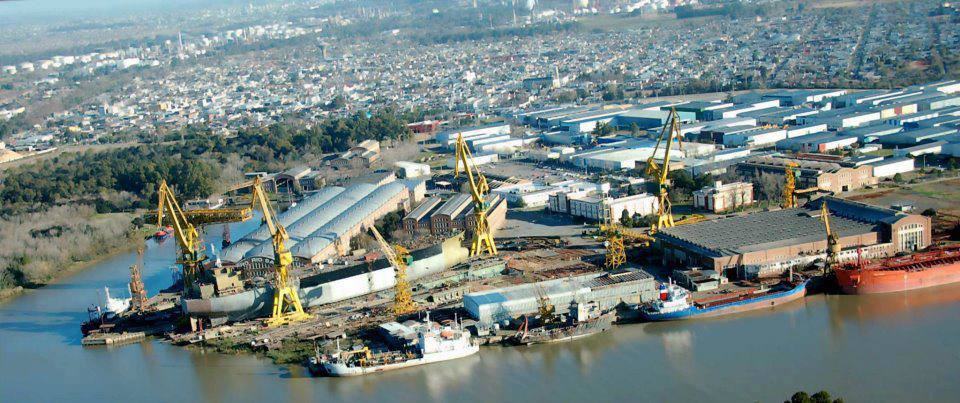 Ensenada: Trabajadores de Astilleros Río Santiago se movilizan al Ministerio de Defensa de la Nación