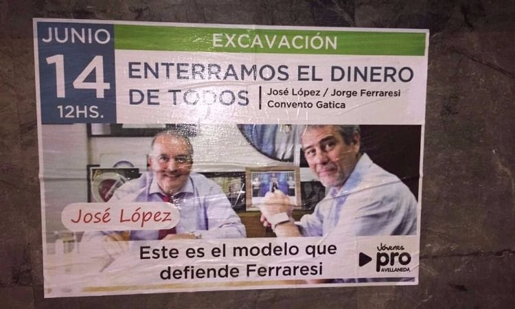 Avellaneda: Empapelan el distrito recordando relación de Ferraresi con José López