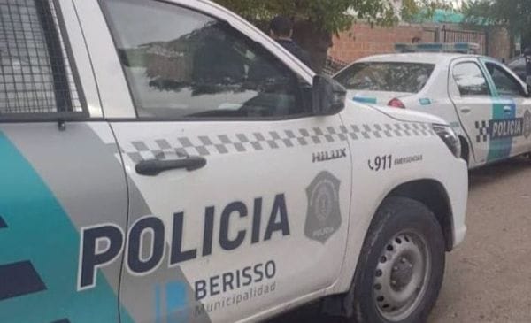 Pascua violenta en Berisso: Tres policías heridos al disuadir una pelea entre dos familias por un terreno