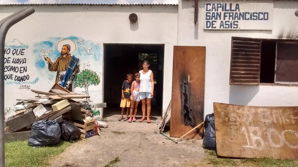 San Nicolás: Arruinó con aerosol la pared de una casa y ahora deberá pintar un merendero