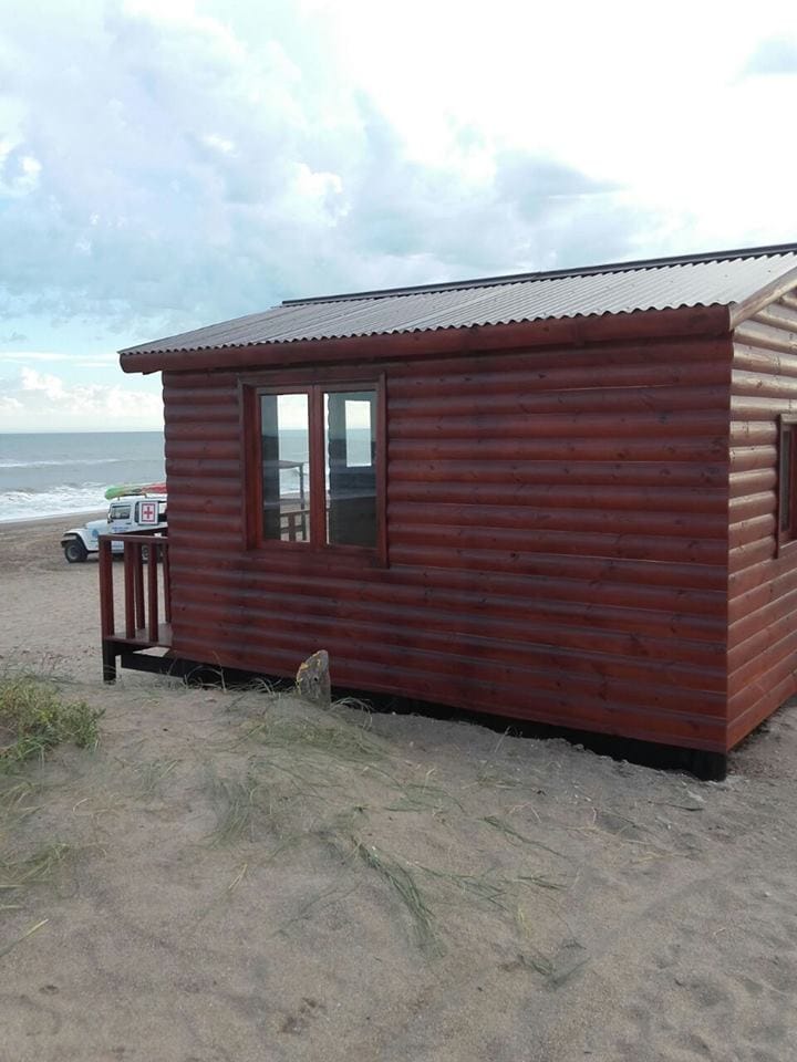 Lobería: Instalaron nuevos refugios para guardavidas