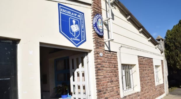 Cierra escuela de Olavarría por tener techo con producto cancerígeno 