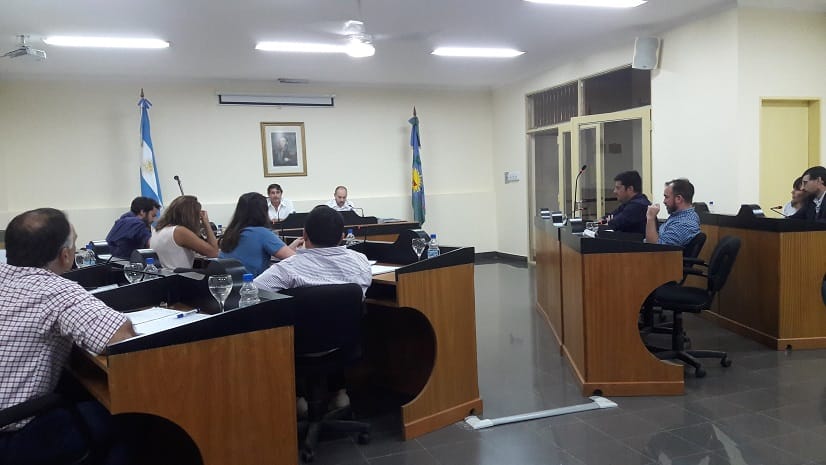San Andrés de Giles: Concejales de Juntos por el Cambio juntan firmas para que la Provincia abra las escuelas