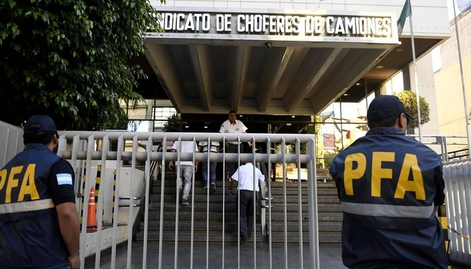 Tras los casos de extorsión en San Miguel, allanaron la sede central de Camioneros