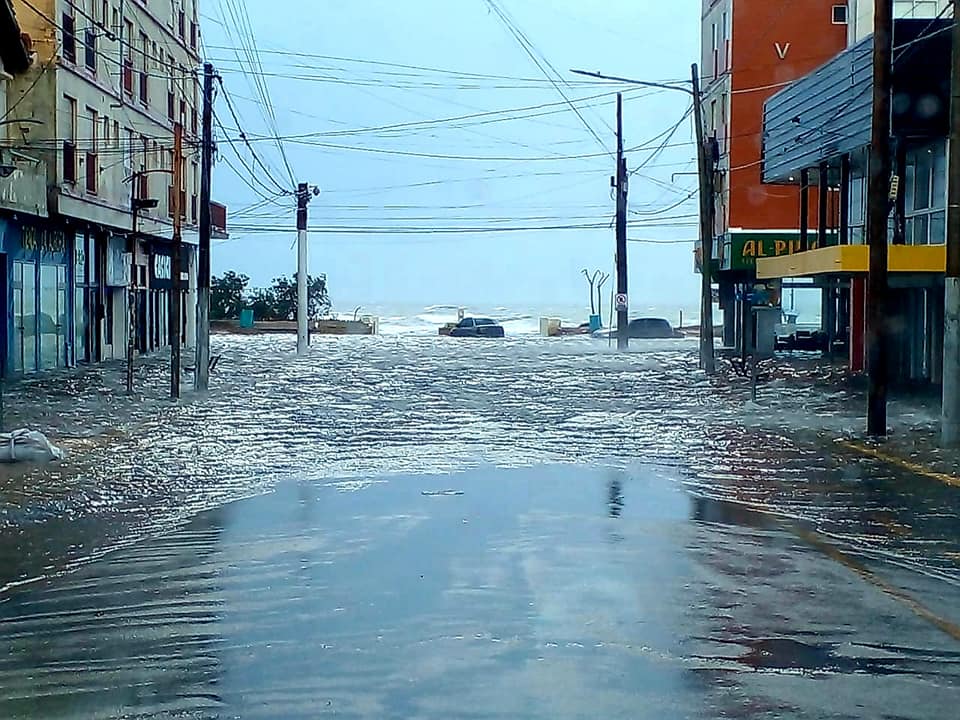 El partido de La Costa, inundado: "En tres horas cayó la misma cantidad de agua de dos días de lluvias constantes"