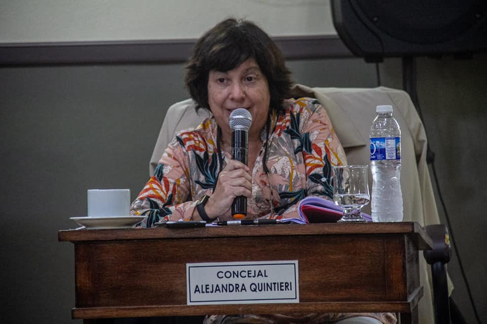 Sigue la interna de Juntos en Las Flores: "Los radicales me dejaron sola", disparó la concejal Alejandra Quintieri 