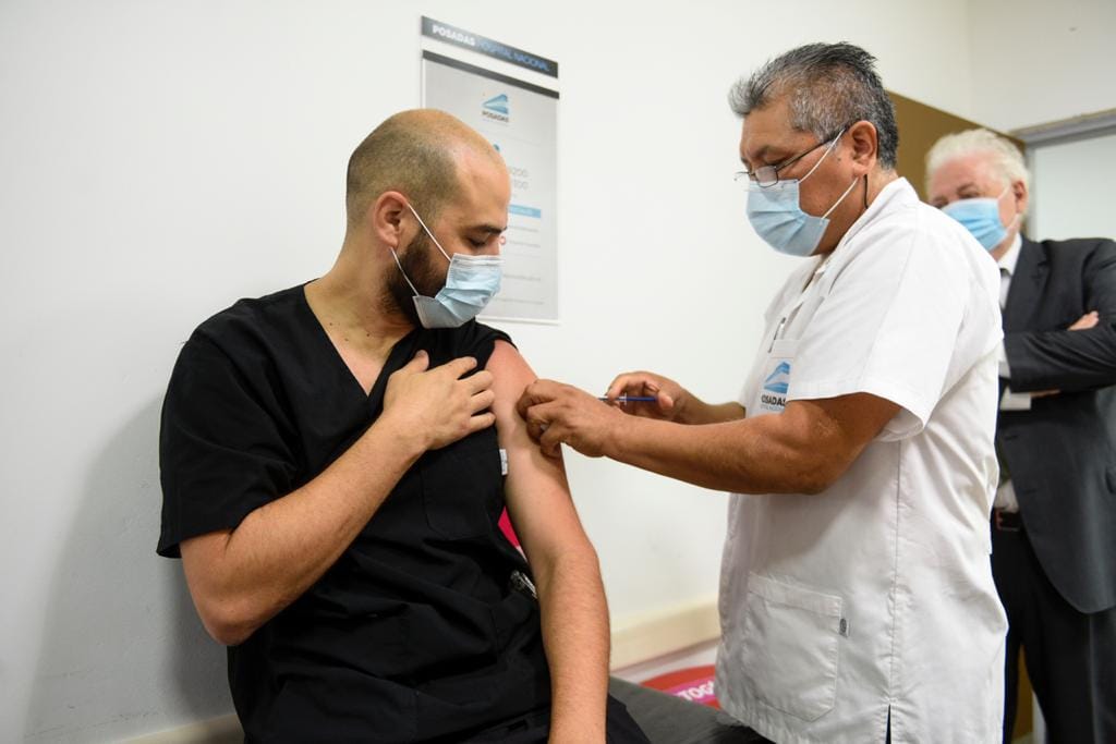 Becas para vacunar en Provincia: Dicen que son voluntarios pero el Ministerio de Salud les pagará entre 11 y 49 mil pesos