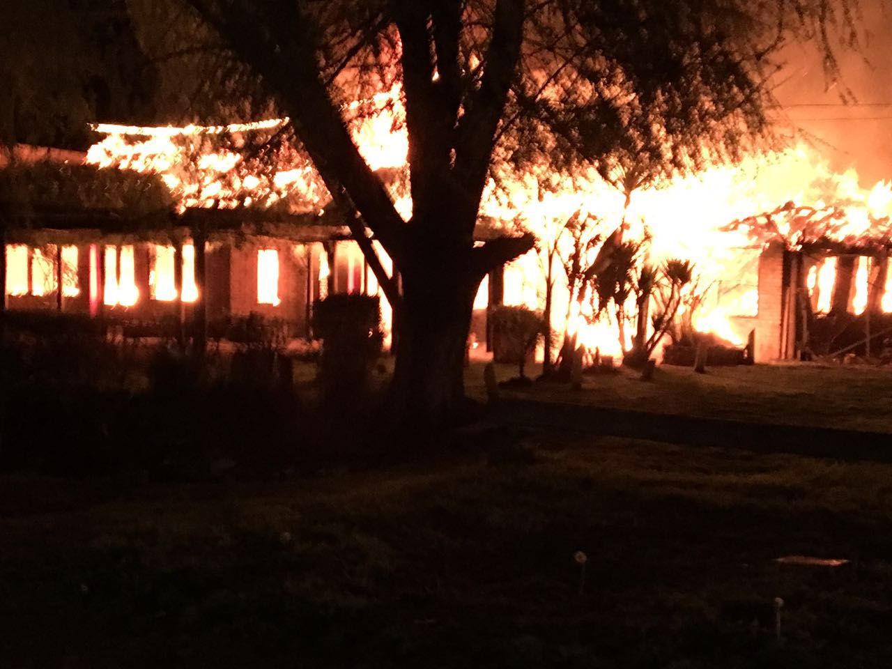 Incendio en Luján destruyó restaurante "Las Ranitas" de la ruta 192