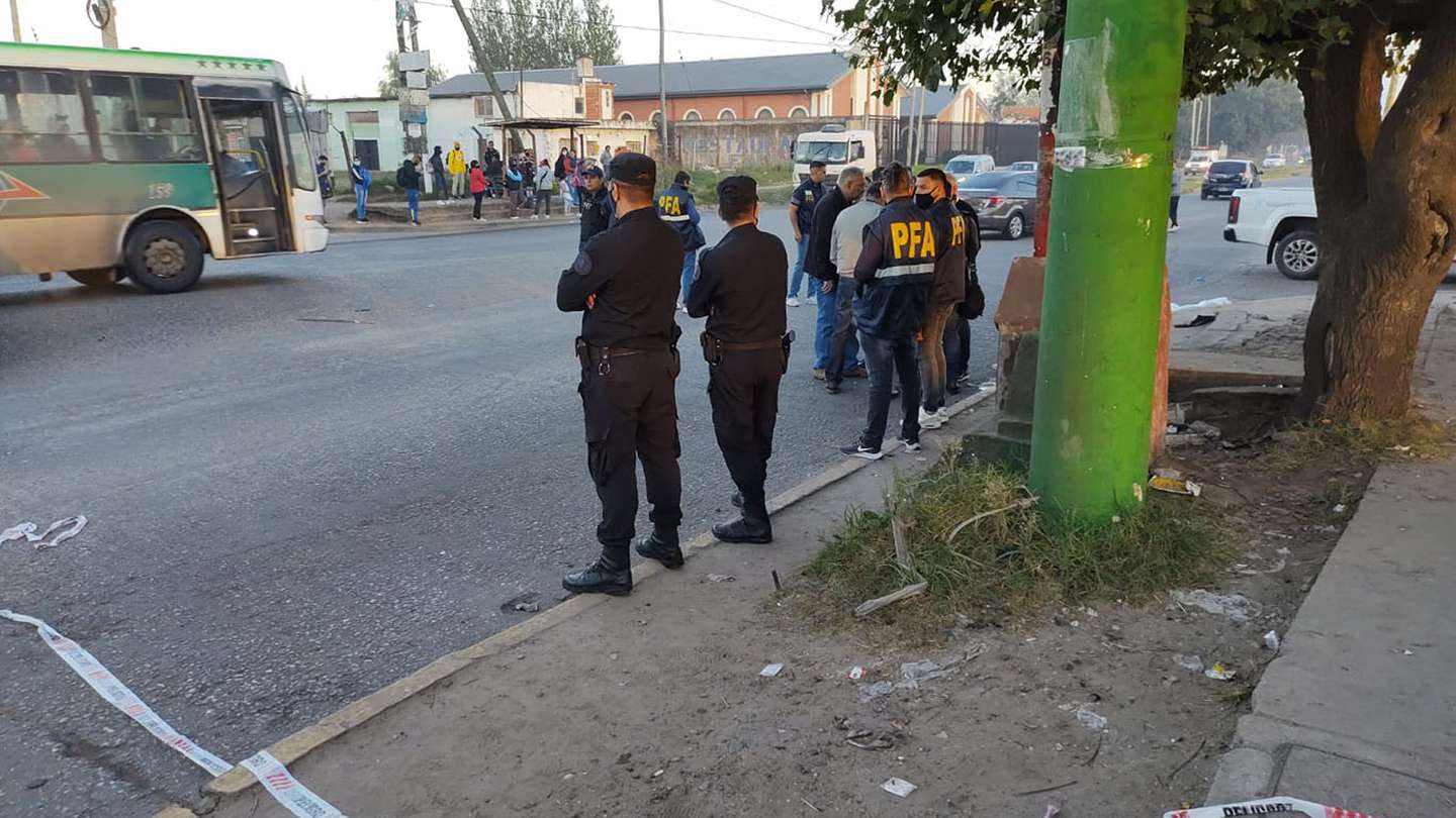 Inseguridad salvaje en José C. Paz: Asesinaron a tiros a un policía de civil que esperaba el colectivo para ir a trabajar