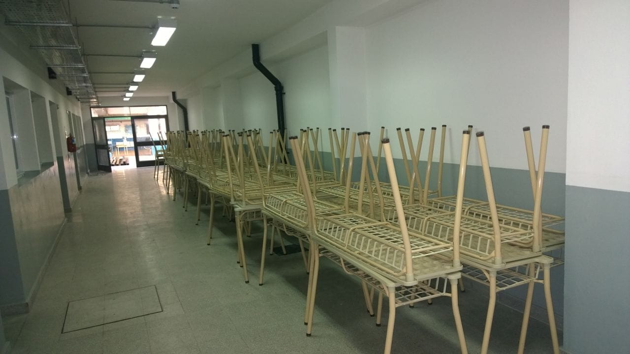 El Ministerio de Educación entregó mobiliarios