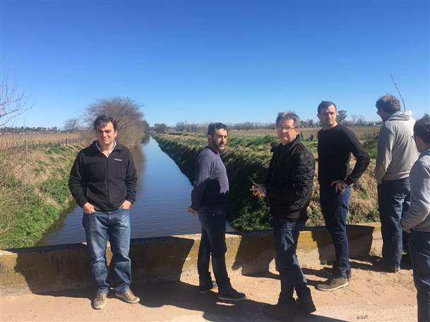 Bolívar: Construyen un canal para alivianar zonas afectadas por la inundación