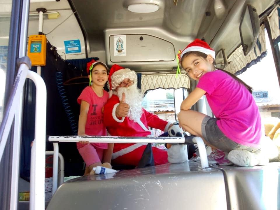 Papá Noel viaja en la línea 543 de Lomas de Zamora y 514 de Bahía Blanca