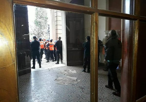 Luján: En rechazo a la oferta paritaria, los trabajadores hicieron una "mateada" en la Municipalidad