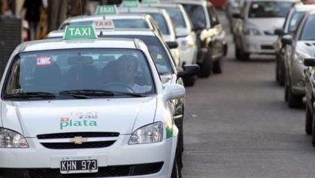 La Plata: Los taxistas quieren llevar a bordo su propio baño