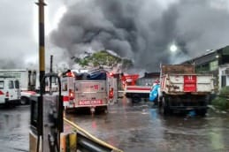 Morón: Bomberos controlaron incendio en un depósito municipal