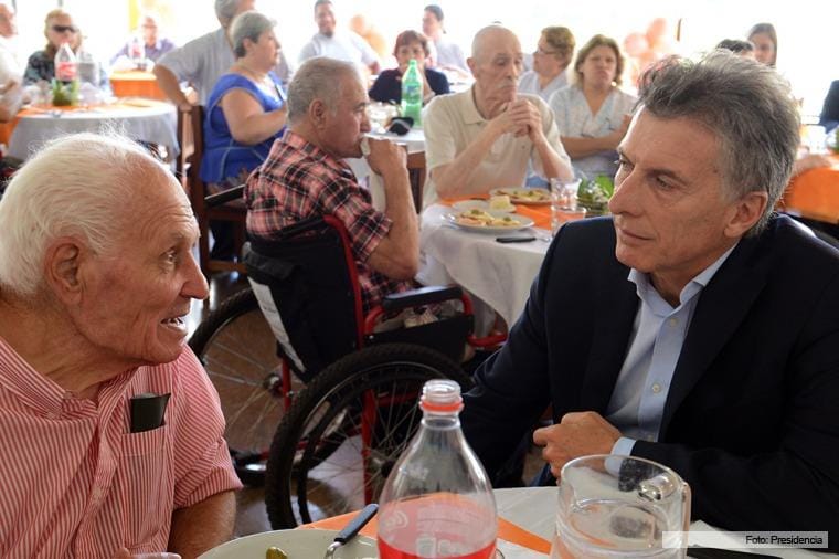 Macri visitó un centro de jubilados en General Rodríguez