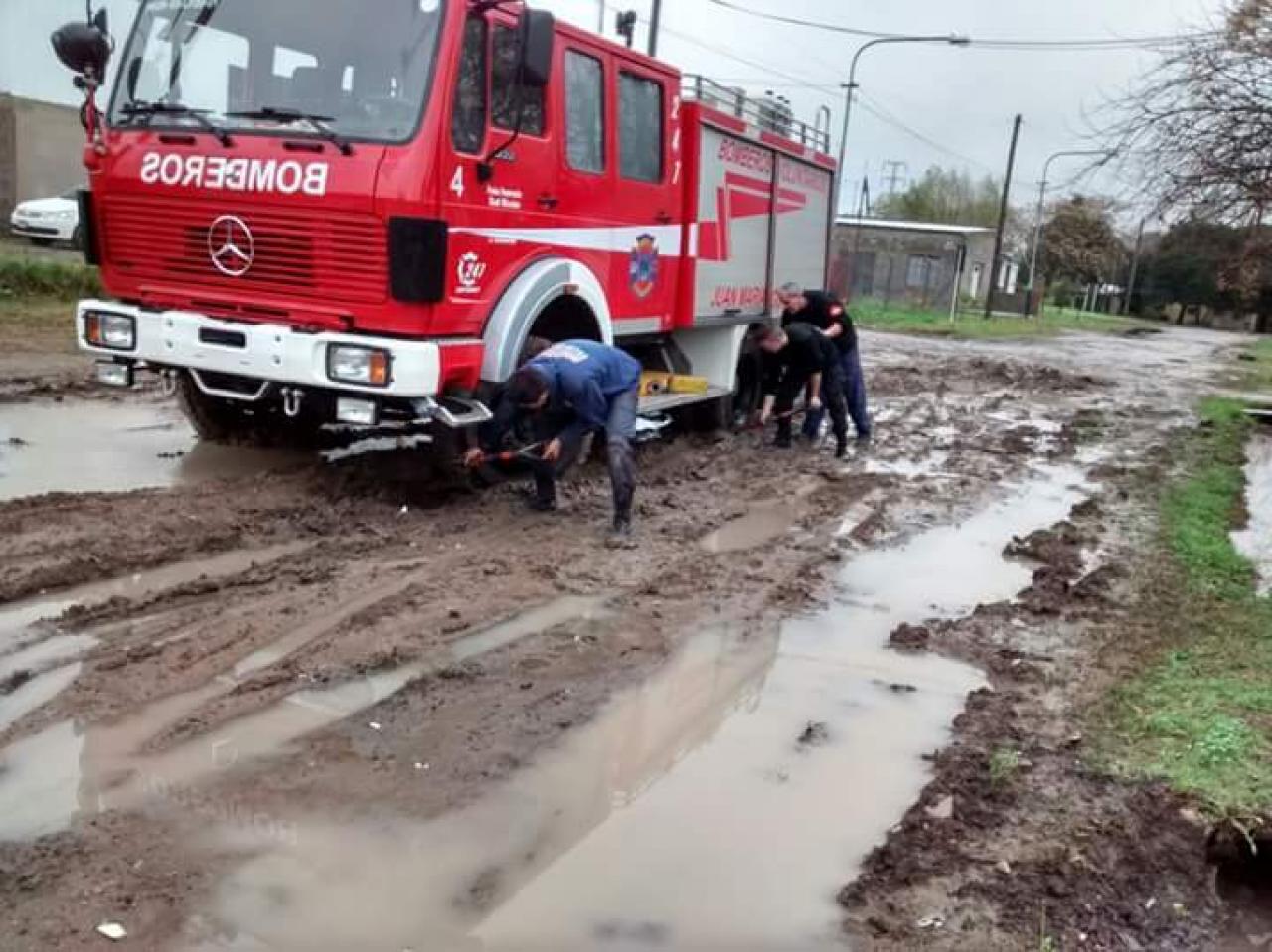 Berazategui: Bomberos de Gutiérrez piden asfalto para su cuartel