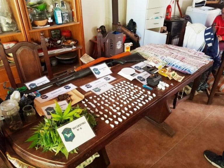 Villa Gesell: Desafectaron a un policía por tenencia de drogas en su casa