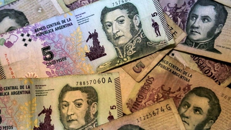 Salen de circulación: Queda un mes para cambiar los billetes de 5 pesos