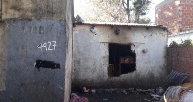 Ituzaingó: Tres nenes y su madre murieron carbonizados en incendio de precaria vivienda