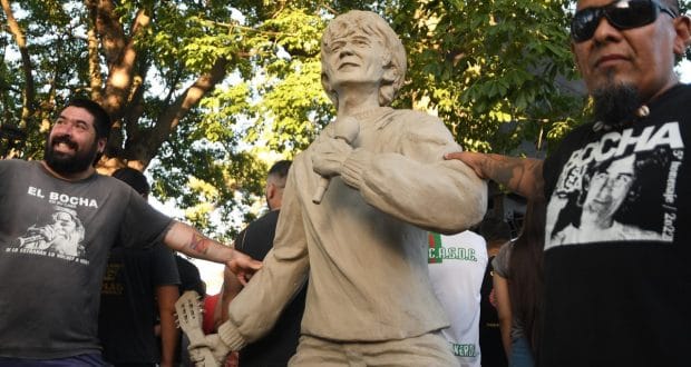 Hurlingham homenajeó al “Bocha” Sokol con una imponente estatua