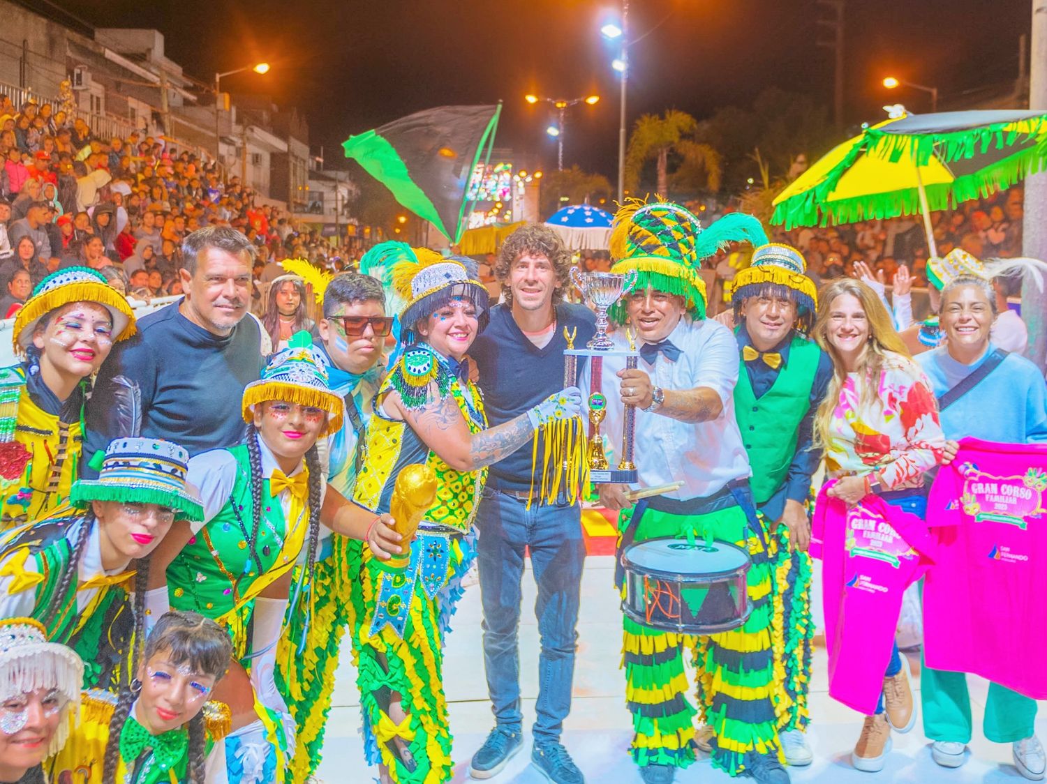 Miles de personas en la primera noche del Carnaval San Fernando: Para Andreotti, "es el mejor de la Provincia"