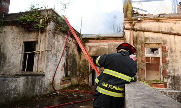 San Fernando: Sospechan que el incendio del Palacio Belgrano pudo ser intencional