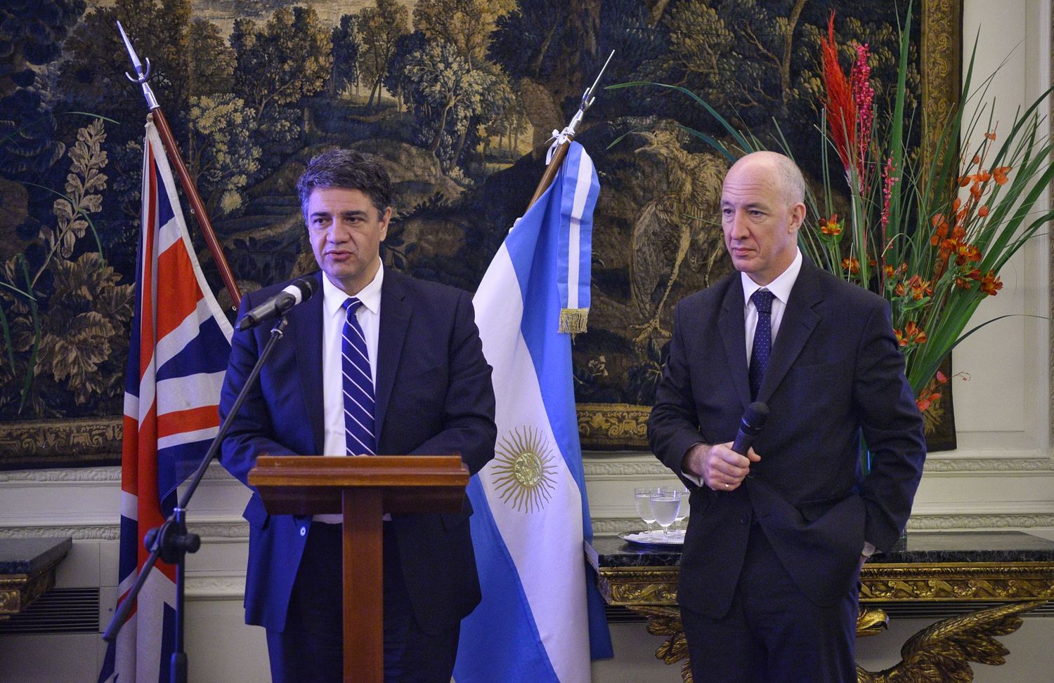 Vicente López presentó "Municipio Abierto" en la Embajada Británica