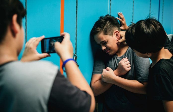 Buscan aprobar ley para capacitar sobre bullying y cyberbullying a padres de alumnos de escuelas secundarias