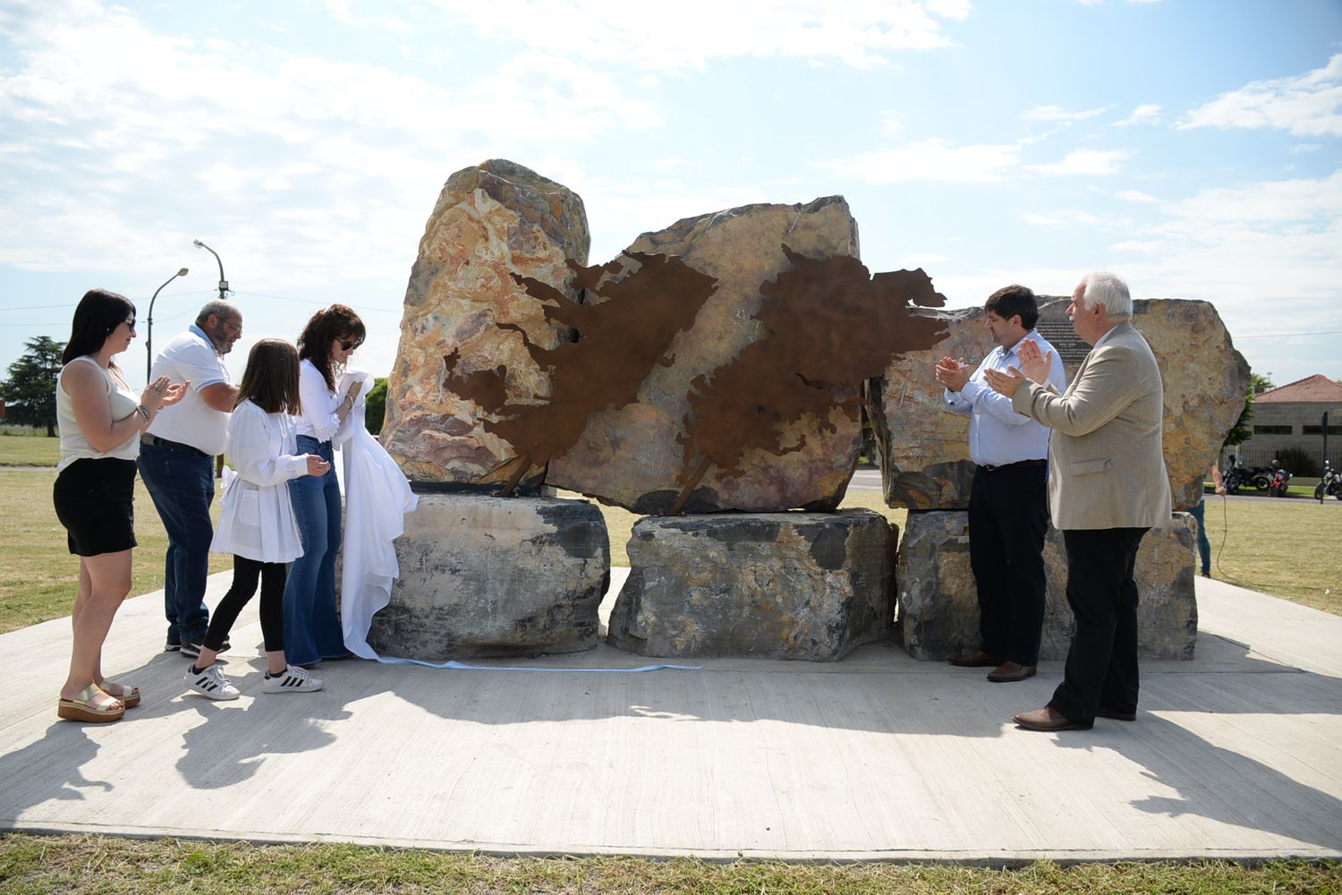 Día de la Soberanía 2019: Inauguraron Monumento a Combatientes en Olavarría