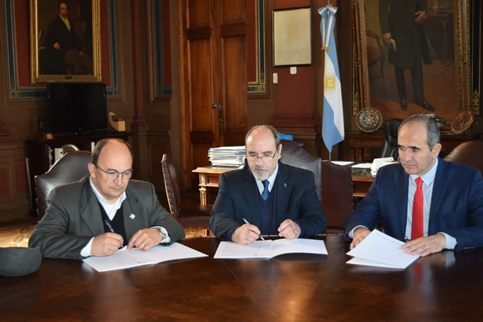 Saladillo firmó convenio en la UNLP para financiar Ciencias Económicas