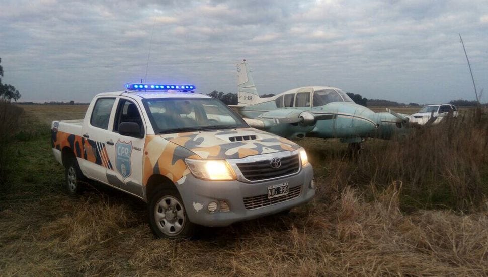 Detuvieron a narcotraficantes que arrojaron 130 kilos de cocaína a un campo de Pergamino desde un avión