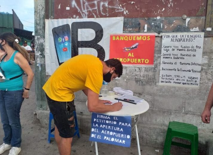 Llevan la campaña para juntar firmas por el Aeropuerto de El Palomar a la provincia de Buenos Aires